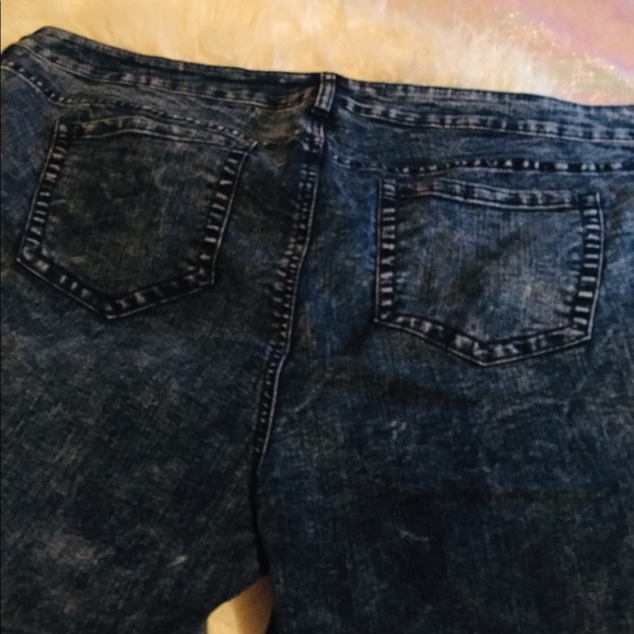Torrid Acid Wash Stretch 24R Jeans - Picture 3 of 4